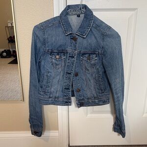 EUC distressed American eagle denim jacket - small